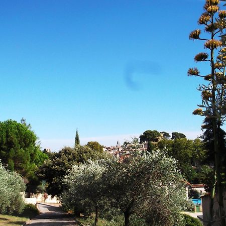 Les 3 Saisons Bed & Breakfast Cucuron Bagian luar foto