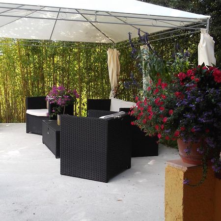 Les 3 Saisons Bed & Breakfast Cucuron Bagian luar foto