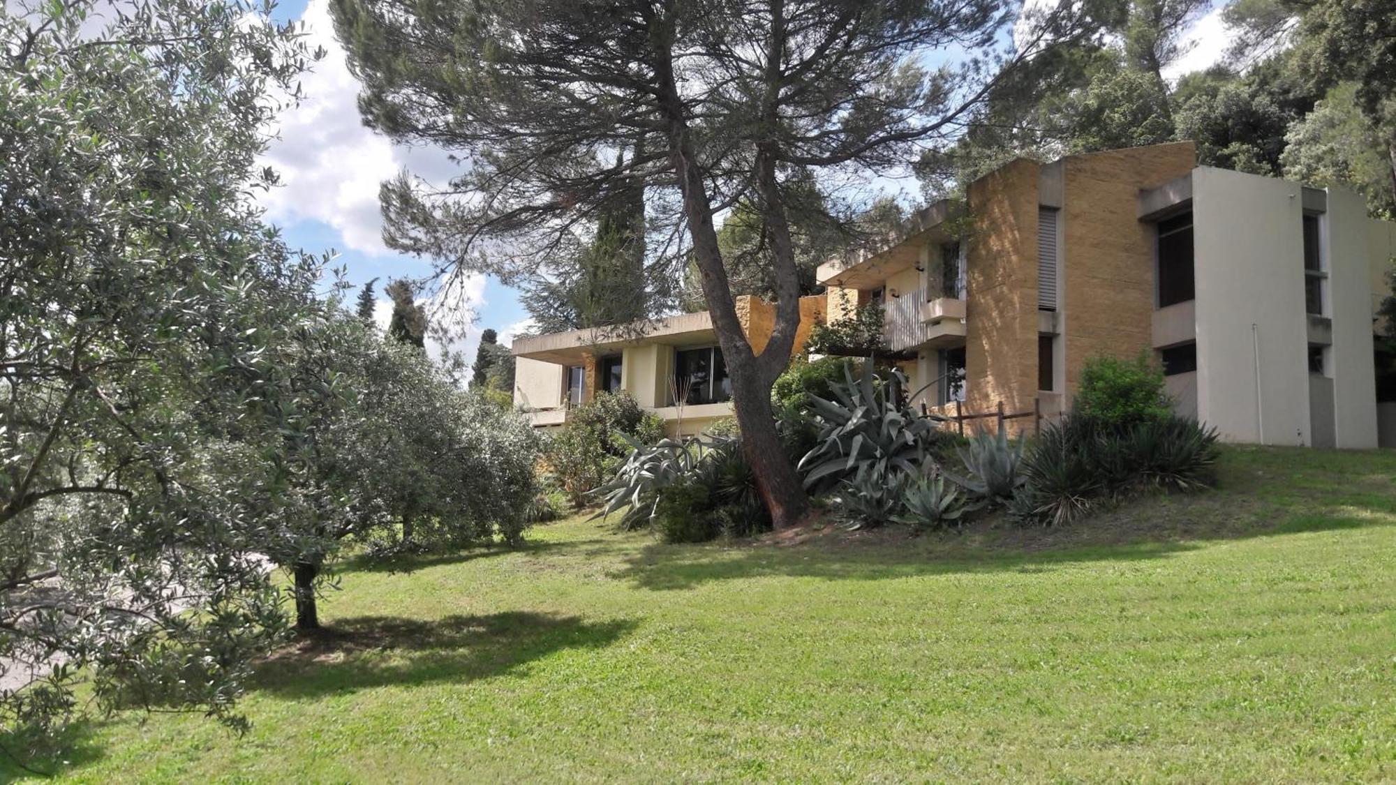 Les 3 Saisons Bed & Breakfast Cucuron Bagian luar foto
