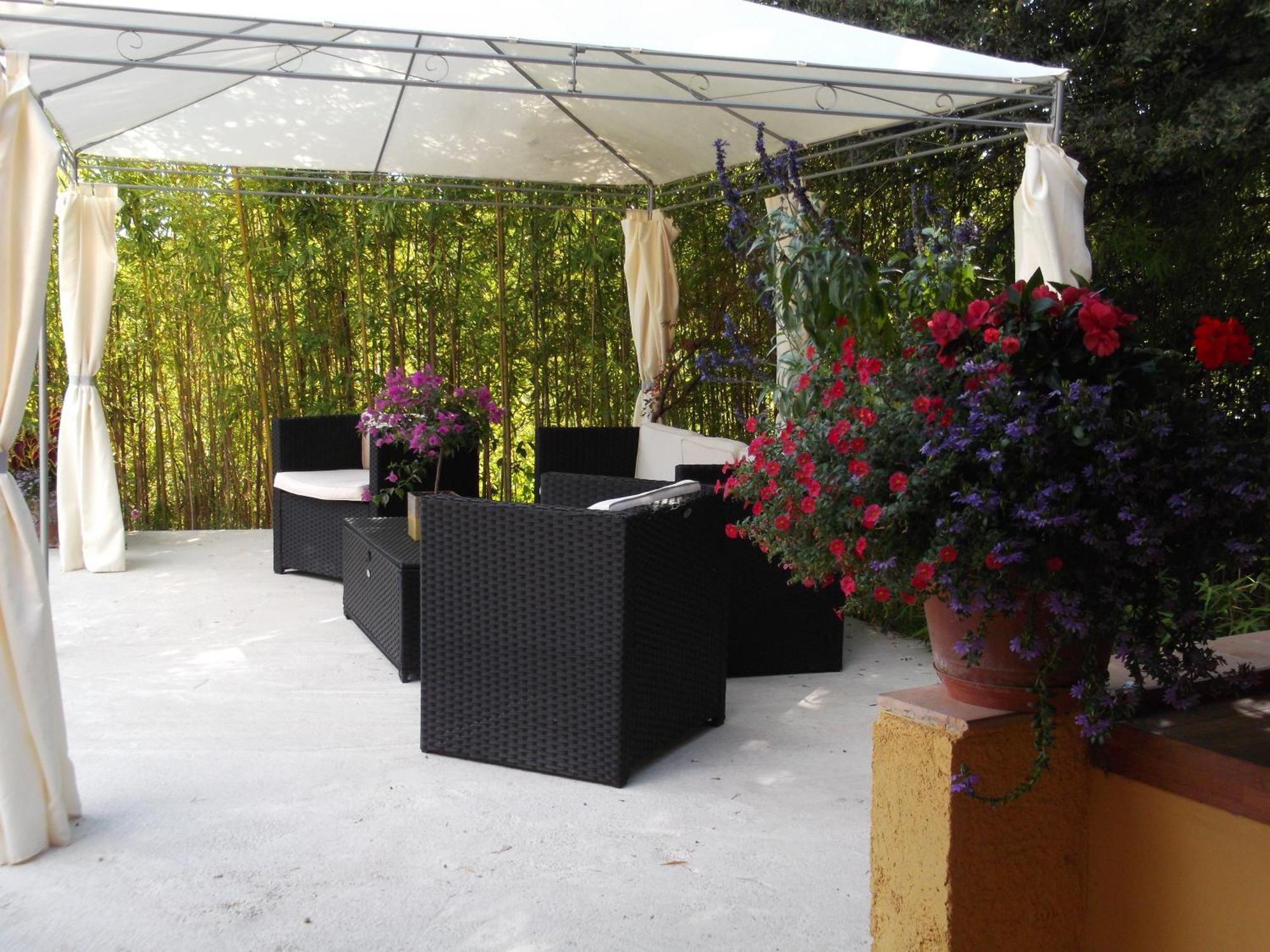 Les 3 Saisons Bed & Breakfast Cucuron Bagian luar foto