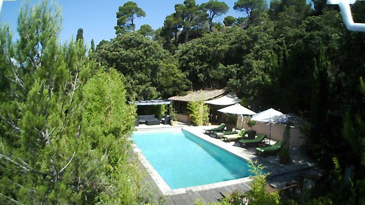Les 3 Saisons Bed & Breakfast Cucuron Bagian luar foto