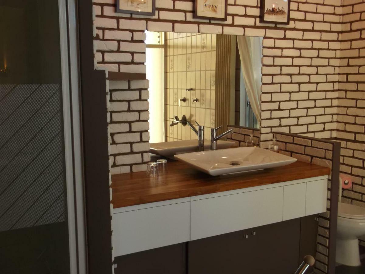 Les 3 Saisons Bed & Breakfast Cucuron Bagian luar foto