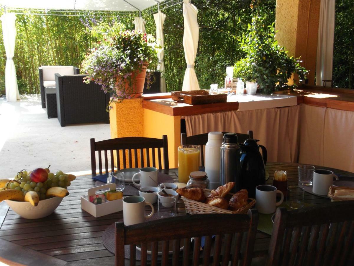 Les 3 Saisons Bed & Breakfast Cucuron Bagian luar foto