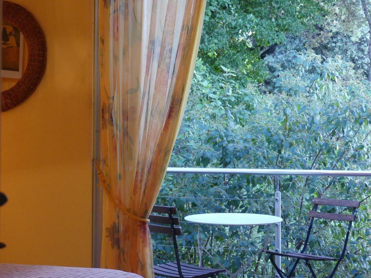 Les 3 Saisons Bed & Breakfast Cucuron Bagian luar foto