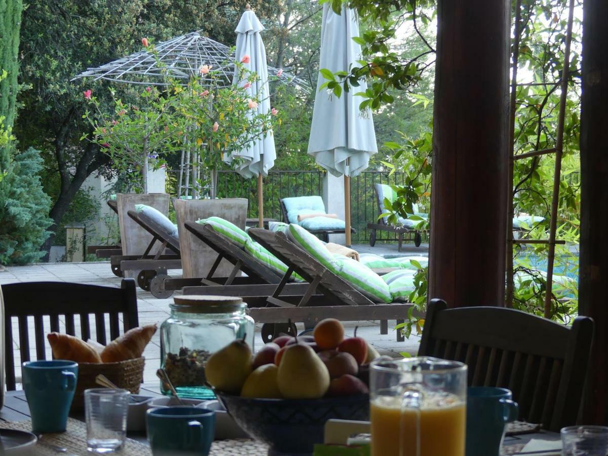 Les 3 Saisons Bed & Breakfast Cucuron Bagian luar foto