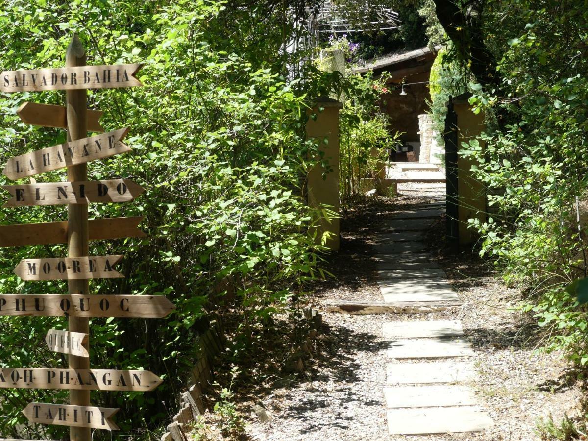 Les 3 Saisons Bed & Breakfast Cucuron Bagian luar foto