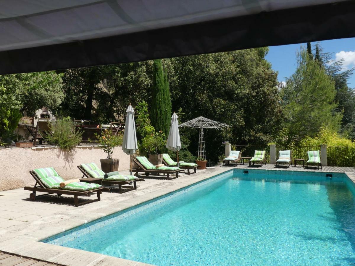 Les 3 Saisons Bed & Breakfast Cucuron Bagian luar foto