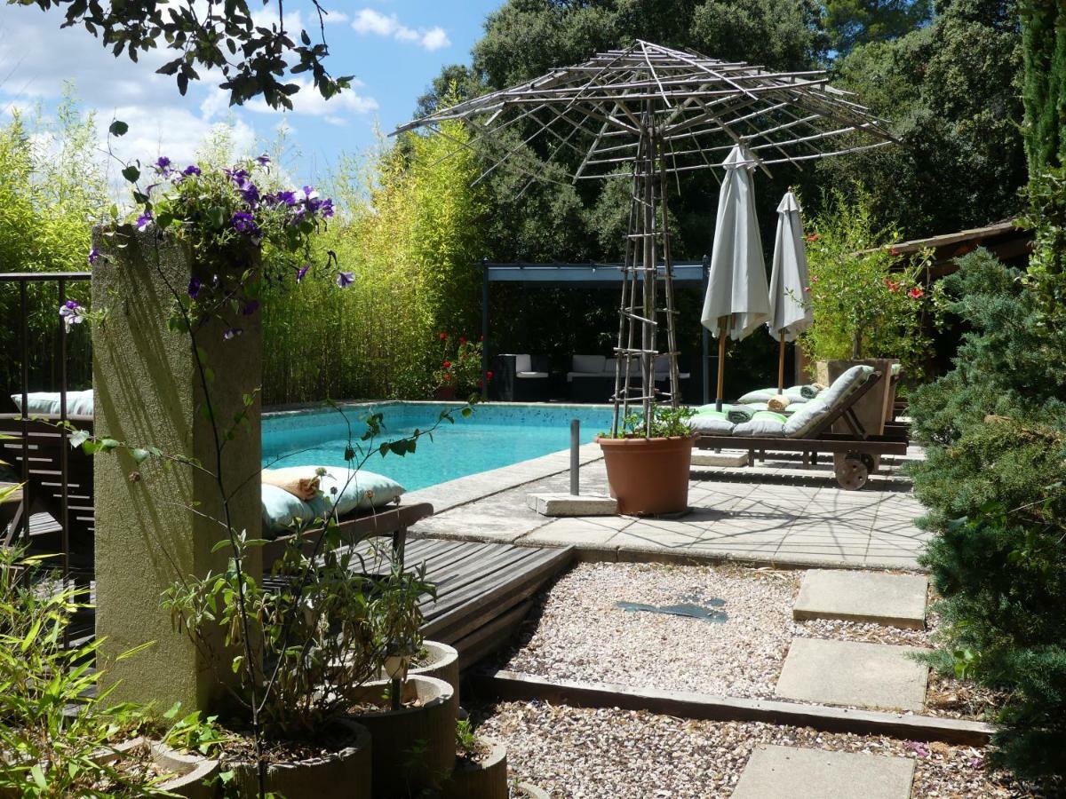 Les 3 Saisons Bed & Breakfast Cucuron Bagian luar foto