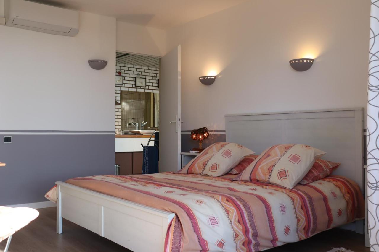 Les 3 Saisons Bed & Breakfast Cucuron Bagian luar foto