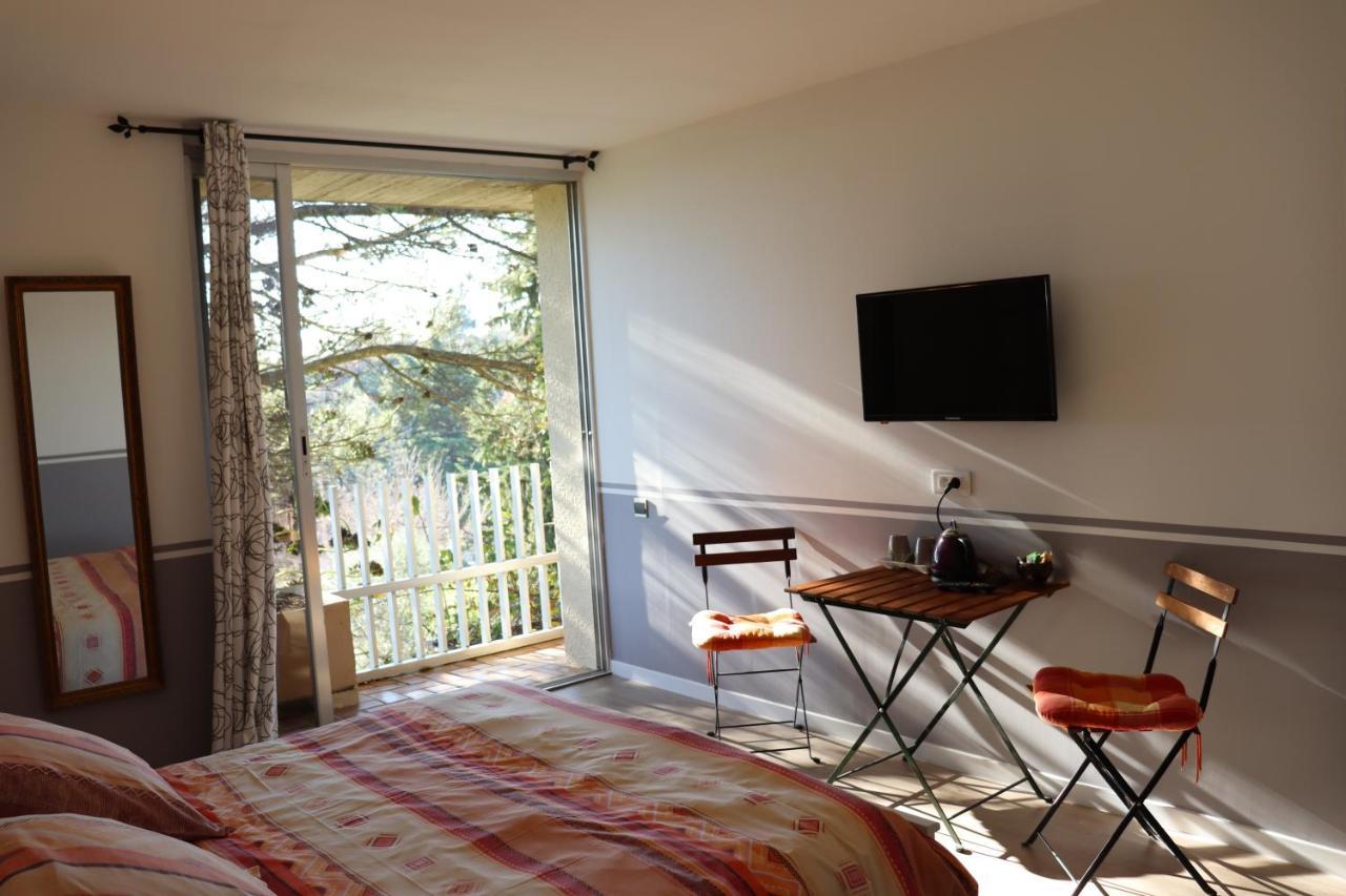 Les 3 Saisons Bed & Breakfast Cucuron Bagian luar foto